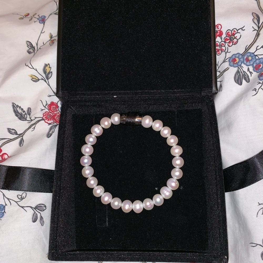 Pearl bracelet